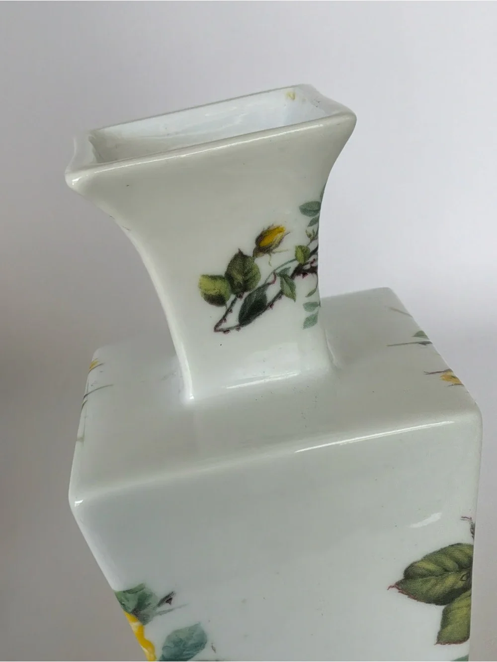 I. Godinger & Co. Yellow Rose Porcelain Square Vase Floral Décor